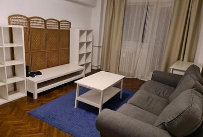 Apartament cu 2 camere decomandat în P-ța Victoriei