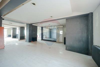 De închiriat – Spațiu comercial 281 mp,  Bulevardul Decebal - 5