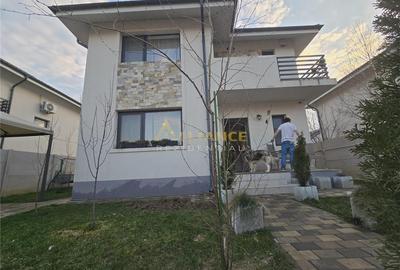 Casă cu 4 camere în Berceni
