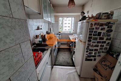 Apartament cu 3 camere decomandat în Păcii