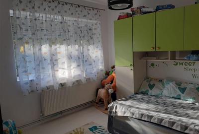 Apartament cu 3 camere semidecomandat, mobilat în Bucureștii Noi