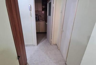 Apartament cu 3 camere decomandat în Giurgiului