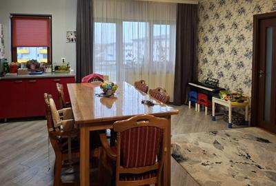 Apartament cu 3 camere semidecomandat, mobilat în Florești