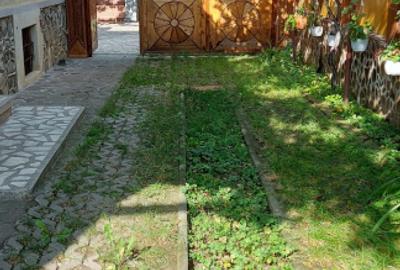 Casă individuală cu 6 camere în Calea Poplăcii