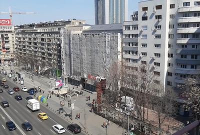 Apartament cu 4 camere semidecomandat în P-ța Romană