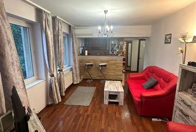 Apartament cu 2 camere decomandat în Universitate