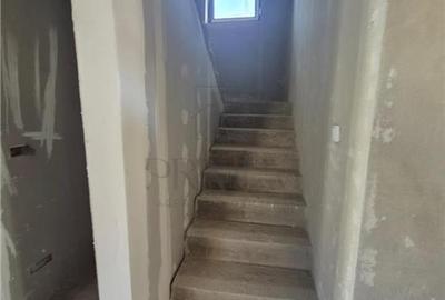 Vila individuala  - suprafata de 180mp utili -  toate utilitatile - 11