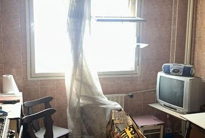 Apartament cu 3 camere decomandat în Rahova