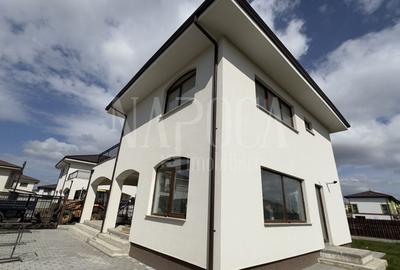 Casă individuală cu 4 camere în Dezmir