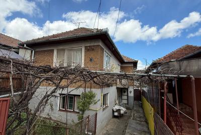 Casă individuală cu 6 camere în Dâmbul Rotund