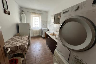 INCHIRIEZ apartament 3 camere ,zona Vasile Aaron - 8
