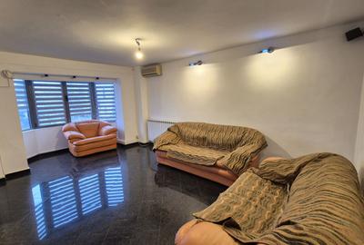 Apartament cu 3 camere, bloc 1990 - bd. Decebal piata Alba Iulia - 1