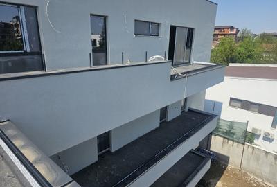 Penthouse cu 5 camere decomandat în Iancu Nicolae