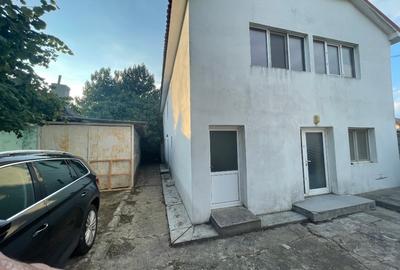 Casă cu 3 apartamente separate, ideală investitie pentru închiriere - 1