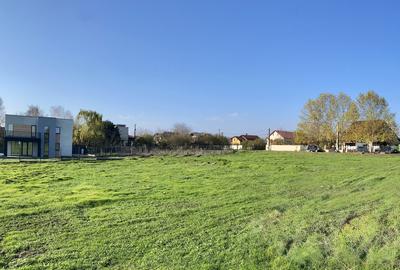 Teren vedere panoramica parțială lac si pădure, central, toate utilitățile - 5