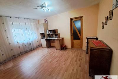 Vanzare apartament doua camere in Cugir, etaj 1