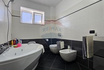 Casă / Vilă de lux cu 8 camere de vânzare in Obcini, Suceava - 25