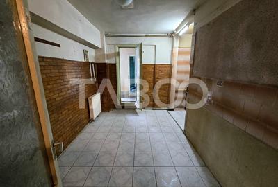 Apartament decomandat 4 camere 4 balcoane 2 bai etaj 1 Central Sibiu - 3