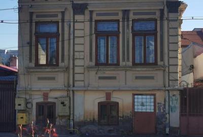 Casa Demisol si Etaj construiti=150 mp, Ultracentral -indiviziune - 2