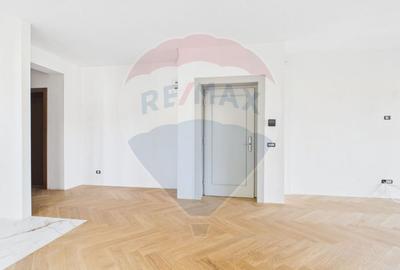 Apartament parter cu 3 camere, curte proprie in inima padurii - Sinaia - 9
