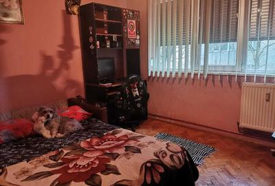 Apartament cu 3 camere semidecomandat, mobilat în Circumvalațiunii