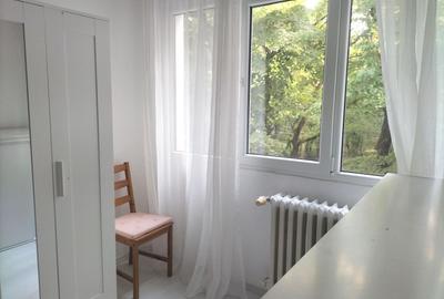 Apartament cu 3 camere semidecomandat în Brâncoveanu