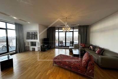 Apartament cu 4 camere decomandat, mobilat în Băneasa