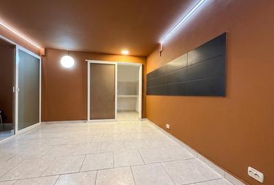 Spatiu comercial stradal, vad pietonal, parcare libera - 5
