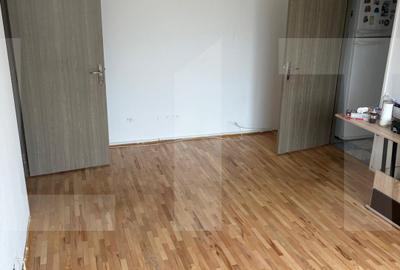 Apartament cu 3 camere semidecomandat în Drumul Taberei
