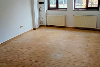 Casă cu 5 camere în Moșilor