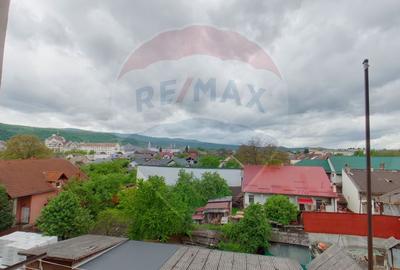 Apartament cu 3 Camere Decomandat – pe Strada George Coșbuc - 11