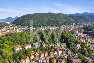 Casă individuală cu 6 camere în Brașovul Vechi