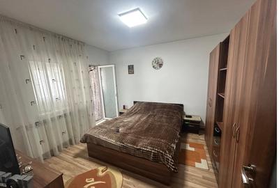 Apartament 2 camere-Zona Sud - 52 mp -54000 euro negociabil - 4