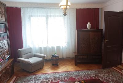 Casă individuală cu 4 camere în Central