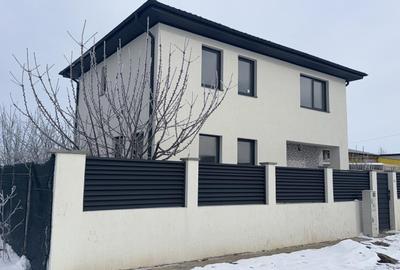 Casă cu 4 camere în Berceni