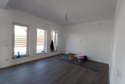 Casă de vânzare în MIROSLAVA , 4 camere - 9