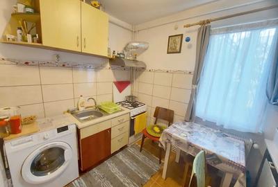 Garsoniera zona Astra  Bloc de apartamente  Decomandata  etaj 2