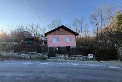 Casa demolabila  și teren 800mp cu toate utilitățile deschidere 26,5mp - 34