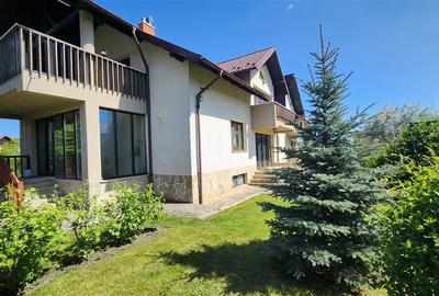 Casă individuală cu 7 camere în Ipotești