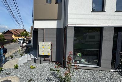 Spatiu de vanzare , parter de bloc nou, vitrina mare la strada - 2
