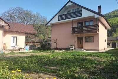 De vanzare casa, 6 camere, 130 mp, Pangarati, Preluca, Cod 157652