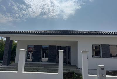 CASA LA SOL CUMPANA | TOATE UTILITATILE | 3 DORMITOARE |CURTE GENEROASA - 12