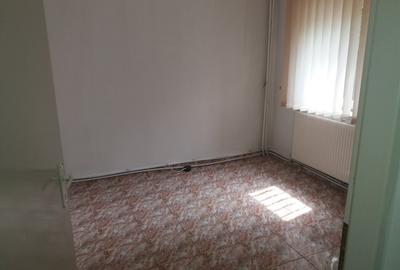 Apartament 3 camere la parter str.Octav Onicescu - 8