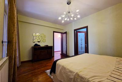 De închiriat Apartament de 3 Camere, Vedere la Mare, în Centru, 180mp utili. - 8