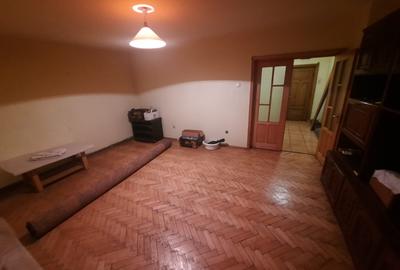 3 camere decomandat, zona Targu Cucu, bloc Tip Vila