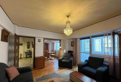 Apartament cu 4 camere decomandat, mobilat în P-ța Unirii