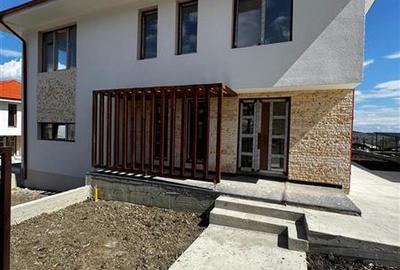 Casa Tip Duplex parter+etaj,120 mp utili,400 mp de teren, situata in Chinteni! - 12
