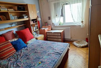 Sat Vacanta ,3 camere decomandat, Bloc stradal, 65mp, Centrala termica - 1