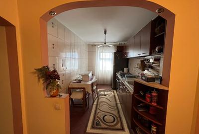 Apartament 3 camere-Scoala Nr 10-Lidl-et 2/3 - 3