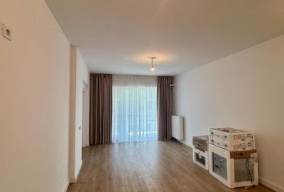 Apartament cu 3 camere semidecomandat în Podu Roș